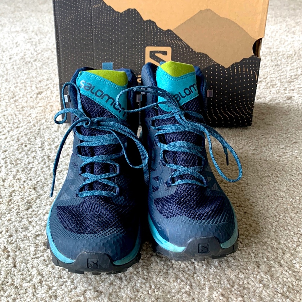 Salomon Outline MD GTX women’s 9.5 Navy Blazer / Hydro / Guacamole hiking boots